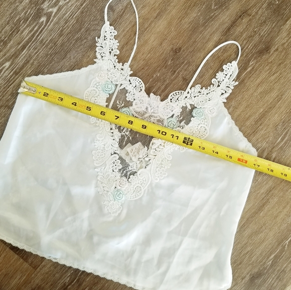 Victoria's Secret Vintage Gold Label Lingerie Lace Crochet Embroidery Crop  NWT - Picture 9 of 16